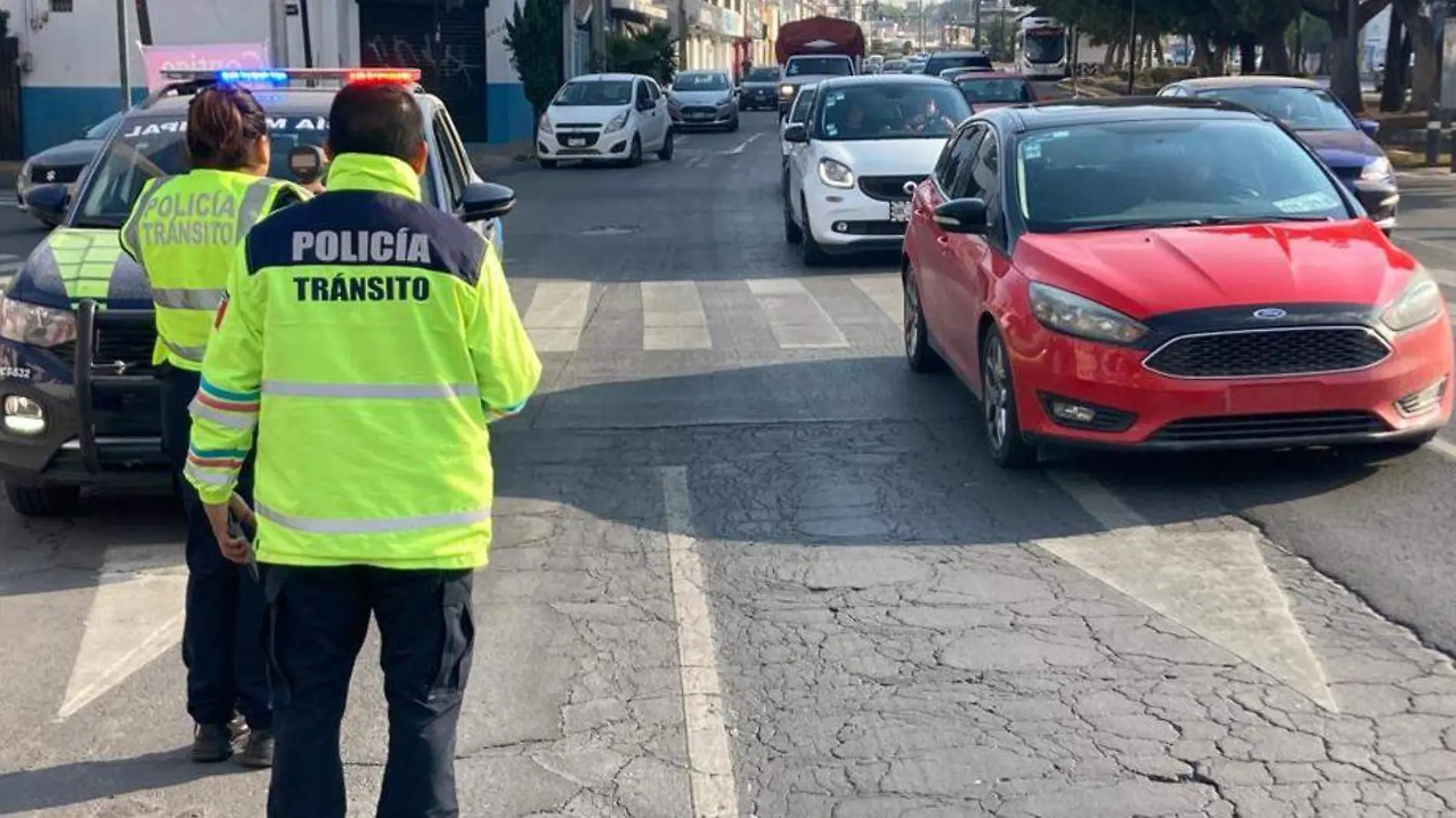 policía de tr+ansito